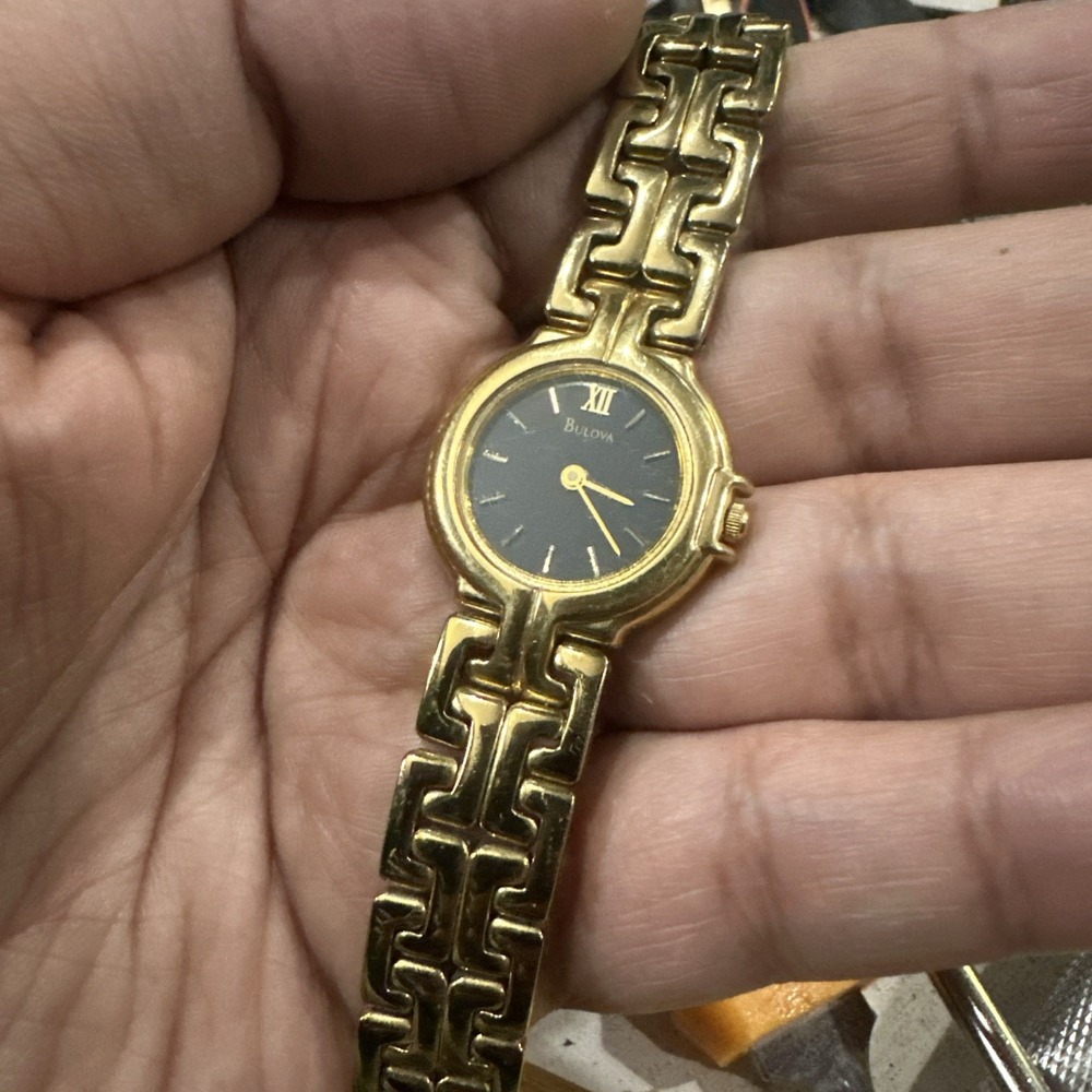 Working Vintage BULOVA Woman's Watch Gold Tone Quartz 25mm Fit 6.75" Runs Fine